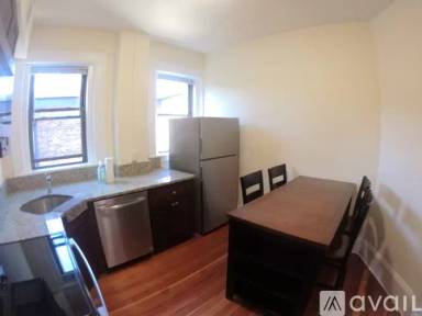 Main picture of 1463 Beacon St