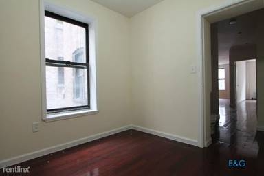 Main picture of 164 W 4th St