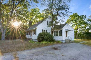 Main picture of 4 Park Dr