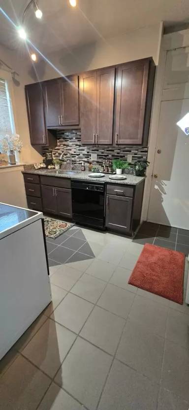 Main picture of 4961 McPherson Ave