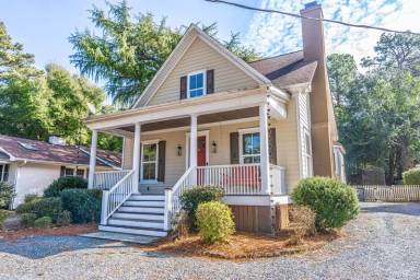 Main picture of 445 N May St