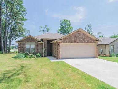 Main picture of 202 Lake Dr