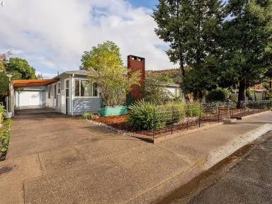 Main picture of 537 W Ballf St