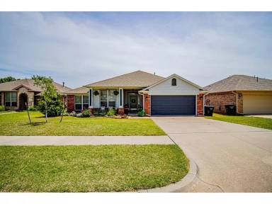Main picture of 708 Ashwood Ln