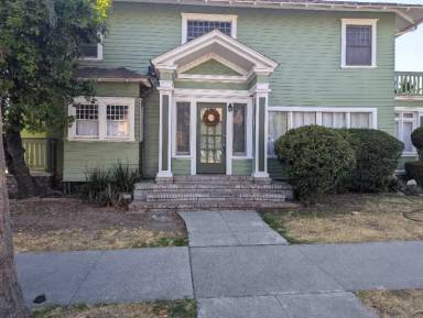 Main picture of 392 E Alvarado St