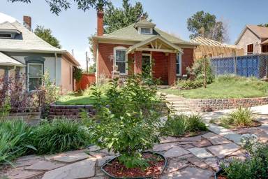 Main picture of 2429 Hooker St