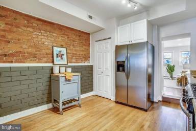 Main picture of 322 14th St NE