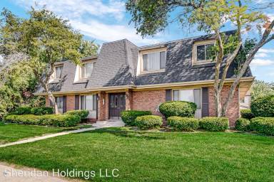 Main picture of 210 W 35th Ave