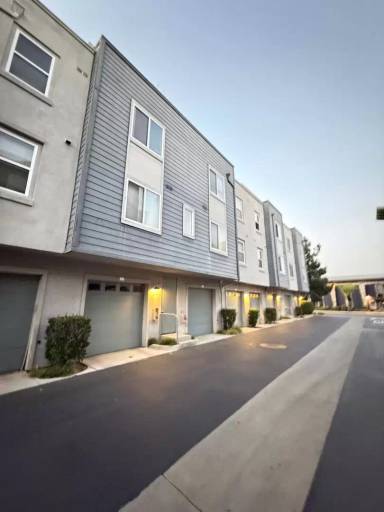 Main picture of 405 W 2nd Ave