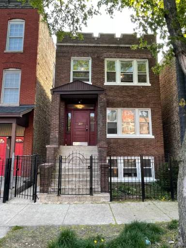 Main picture of 832 N Mozart St