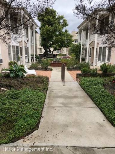 Main picture of 15042 Dickens St
