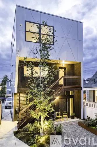 Main picture of 636 N Prospect St