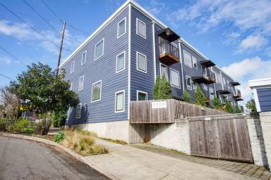 Main picture of 103 S Meade St