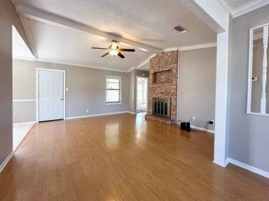 Main picture of 1608 Becker Dr