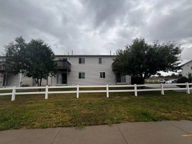 Main picture of 639 W 2nd St