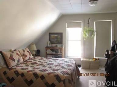 Main picture of 302 W 7th St