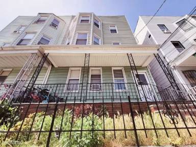 Main picture of 66 W 18th St