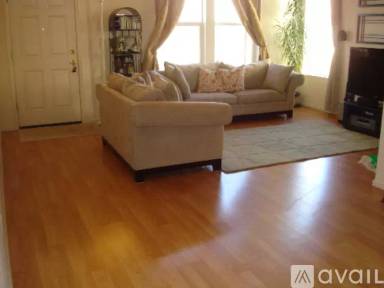 Main picture of 4739 Flower St