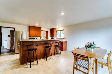 Main picture of 560 S 4th St