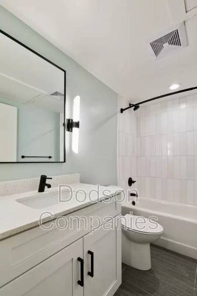 Main picture of 5047 Forest Hill Ave