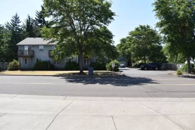 Main picture of 2020 S 7th St