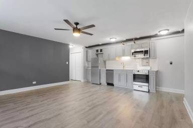Main picture of 7710 N Sheridan Rd