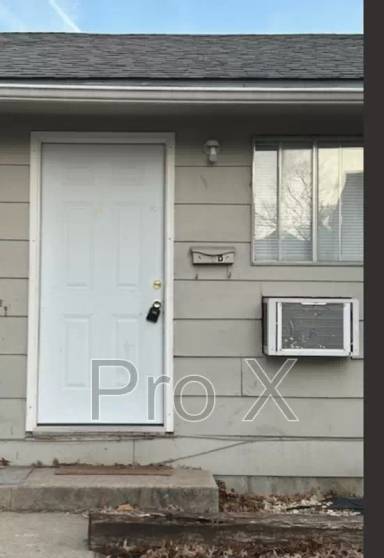 Main picture of 208 W 1st St