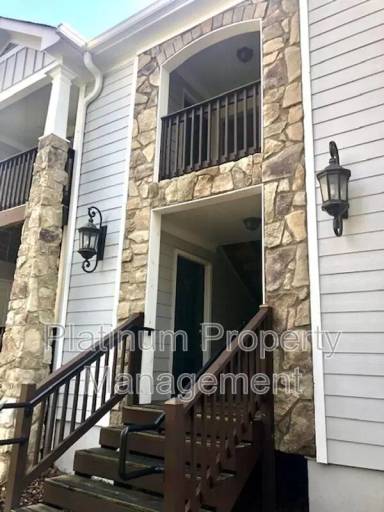 Main picture of 105 Madison Ct SE