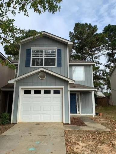 Main picture of 112 Commons Dr