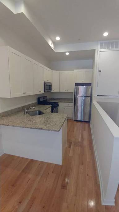 Main picture of 1740 Green St