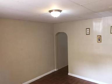 Main picture of 2470 Emerald St