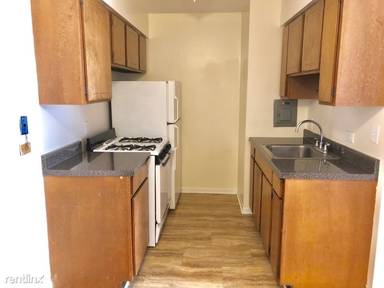 Main picture of 424 W Oakdale Ave