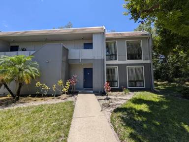 Main picture of 10 Sheoah Blvd