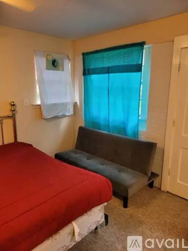 Main picture of 513 Holiday Cir