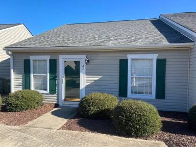 Main picture of 122 Red Coat Ln