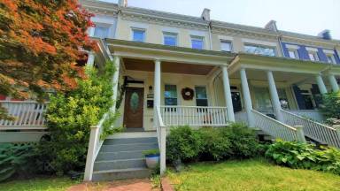 Main picture of 1319 Corbin Pl NE