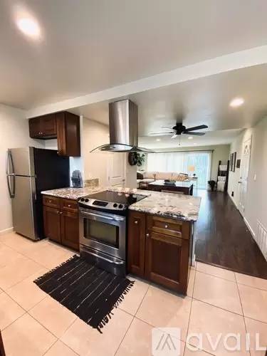 Main picture of 21732 Brookhurst St