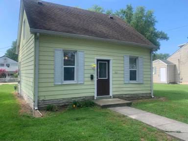 Main picture of 700 W State St