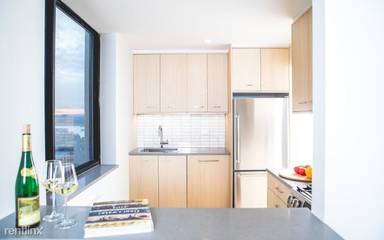 Main picture of One Columbus Place