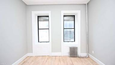 Main picture of 656 Metropolitan Ave