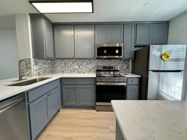 Main picture of 736 W Collins St