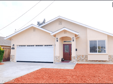 Main picture of 43131 Newport Dr