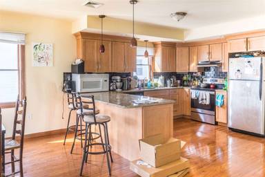 Main picture of 45 Bowdoin St