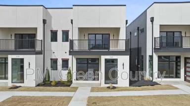 Main picture of 122 E Elgin St
