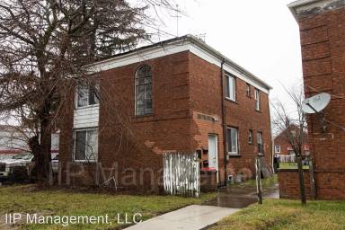 Main picture of 17633 Harvard Ave