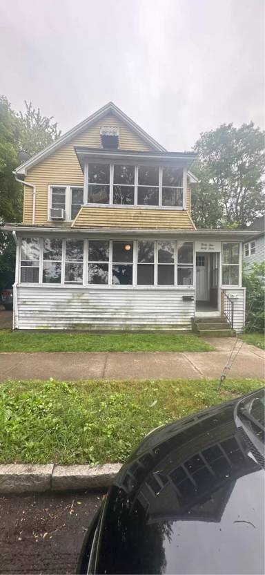 Main picture of 31 Leslie St