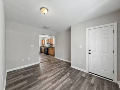 Main picture of 832 49th St NE