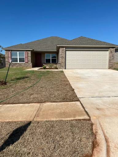 Main picture of 1321 S Silver Dr