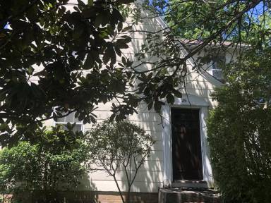 Main picture of 107 Elmwood Pl