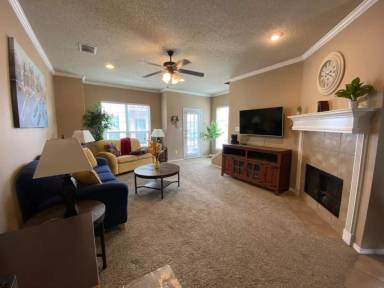 Main picture of 2111 Main St